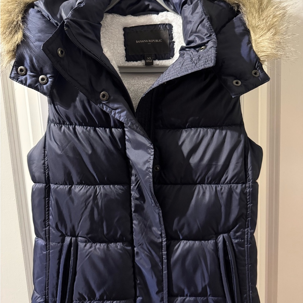 NWOT, Banana Republic Navy Puffer Vest with Faux Fur Trim XS